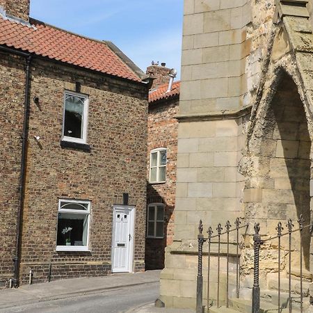 6 Church Hill Malton Exterior photo